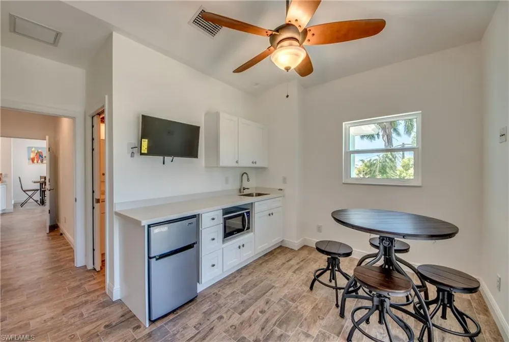 2579 Third Street Matlacha, FL 33993