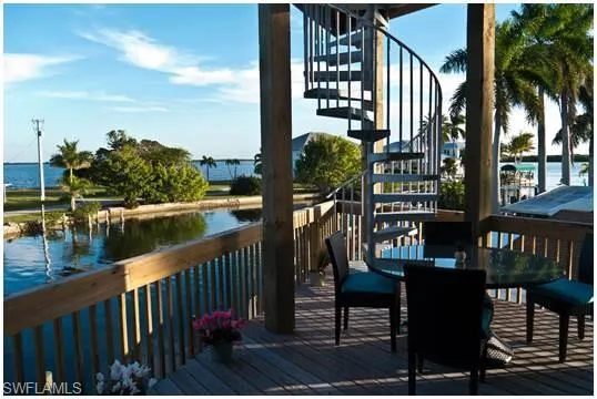 2579 Third Street Matlacha, FL 33993