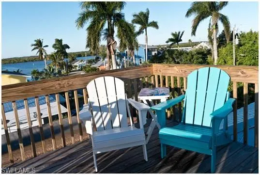 2579 Third Street Matlacha, FL 33993