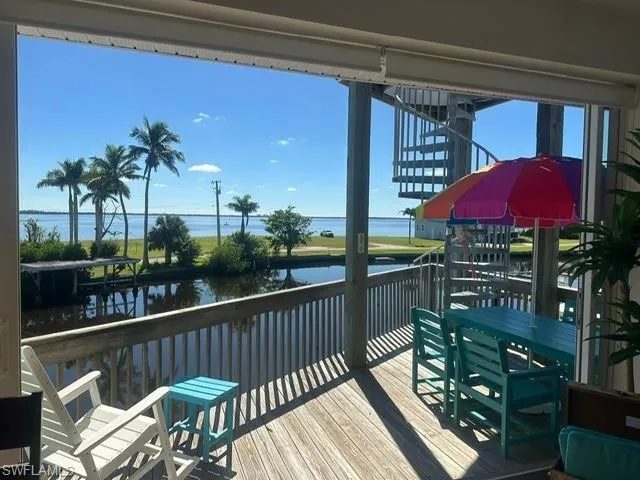 2579 Third Street Matlacha, FL 33993