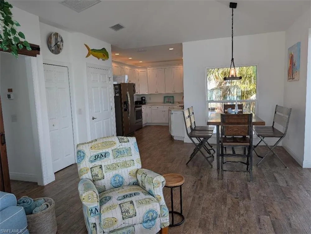2579 Third Street Matlacha, FL 33993