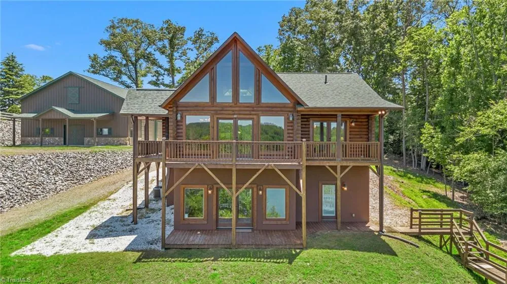 318 Heron Point Drive Wilkesboro, NC 28697