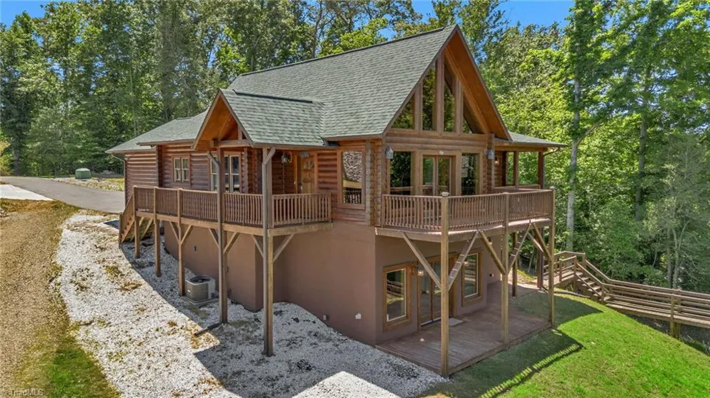 318 Heron Point Drive Wilkesboro, NC 28697