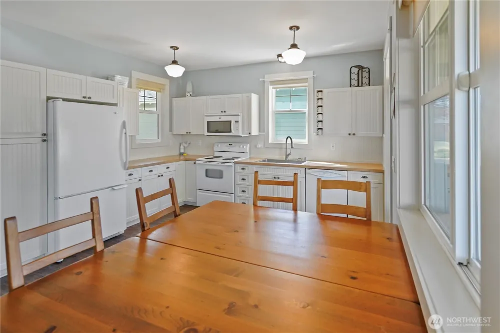 105 Flip Flop Lane Oroville, WA 98844