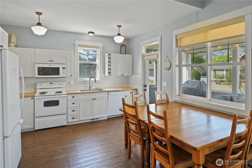 105 Flip Flop Lane Oroville, WA 98844