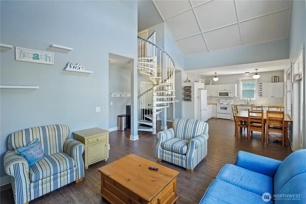 105 Flip Flop Lane Oroville, WA 98844