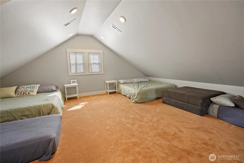 105 Flip Flop Lane Oroville, WA 98844
