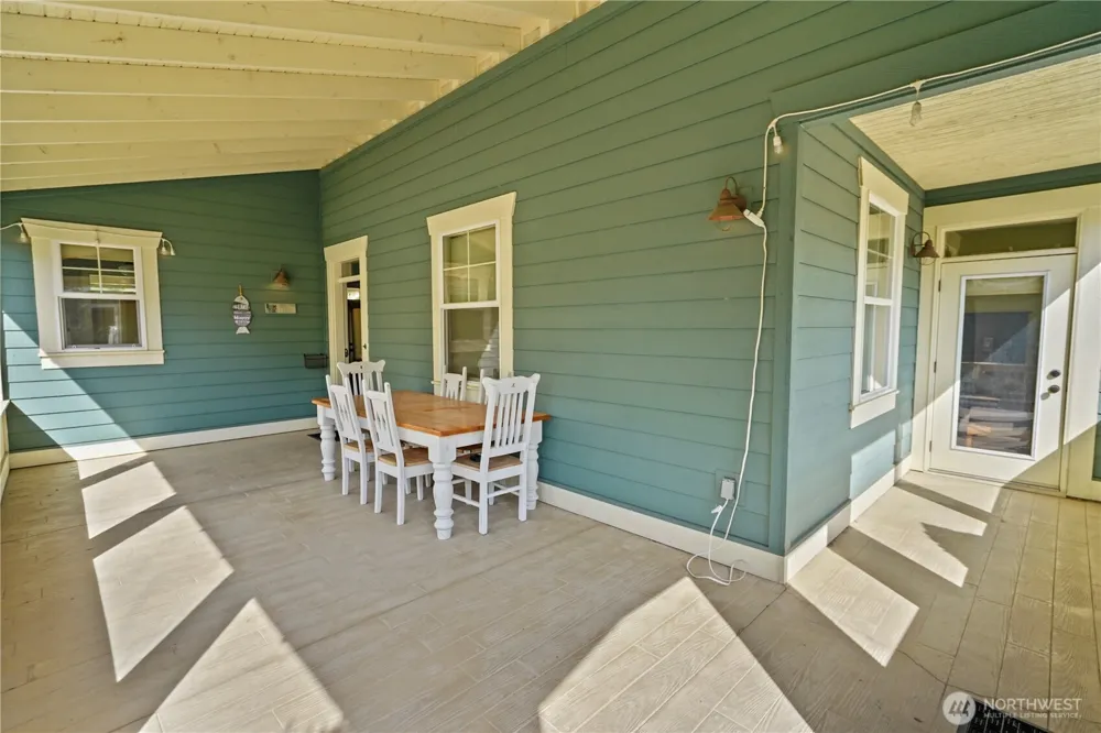 105 Flip Flop Lane Oroville, WA 98844