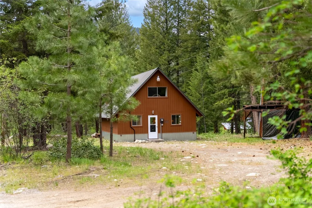 37 E Buttermilk Creek Road Twisp, WA 98856
