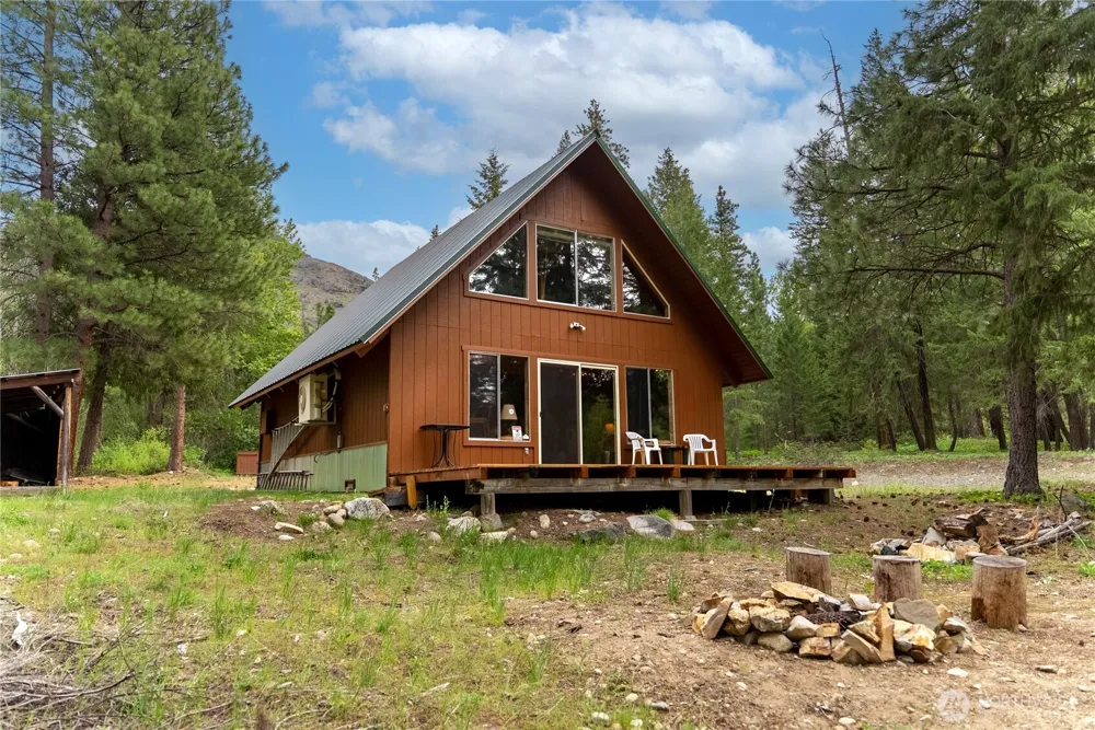 37 E Buttermilk Creek Road Twisp, WA 98856