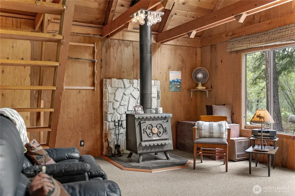 37 E Buttermilk Creek Road Twisp, WA 98856