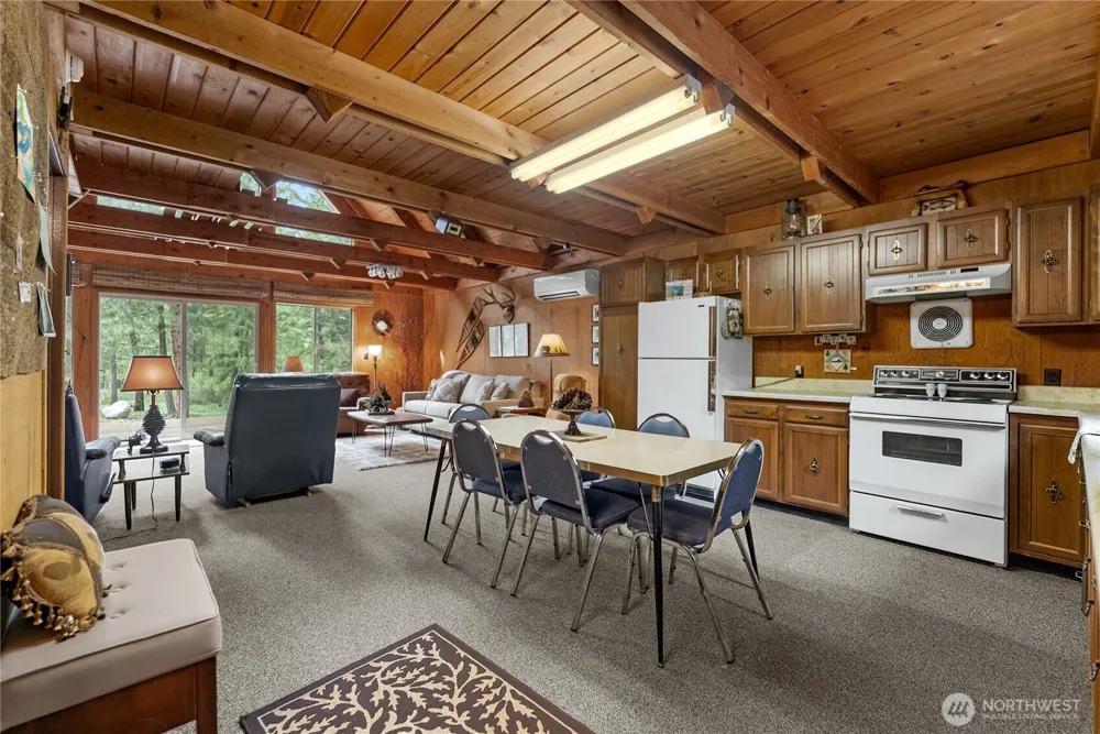 37 E Buttermilk Creek Road Twisp, WA 98856