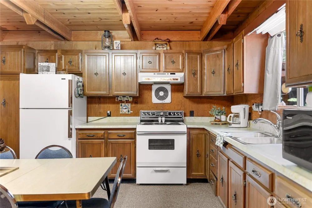 37 E Buttermilk Creek Road Twisp, WA 98856
