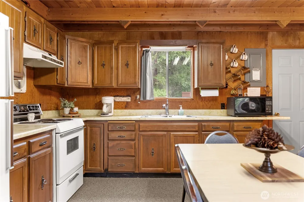 37 E Buttermilk Creek Road Twisp, WA 98856