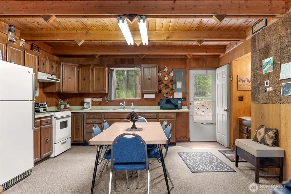 37 E Buttermilk Creek Road Twisp, WA 98856