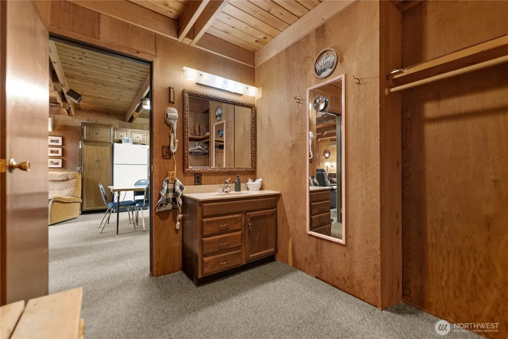 37 E Buttermilk Creek Road Twisp, WA 98856