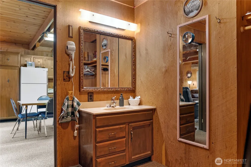 37 E Buttermilk Creek Road Twisp, WA 98856