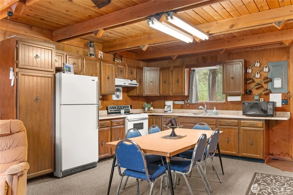 37 E Buttermilk Creek Road Twisp, WA 98856