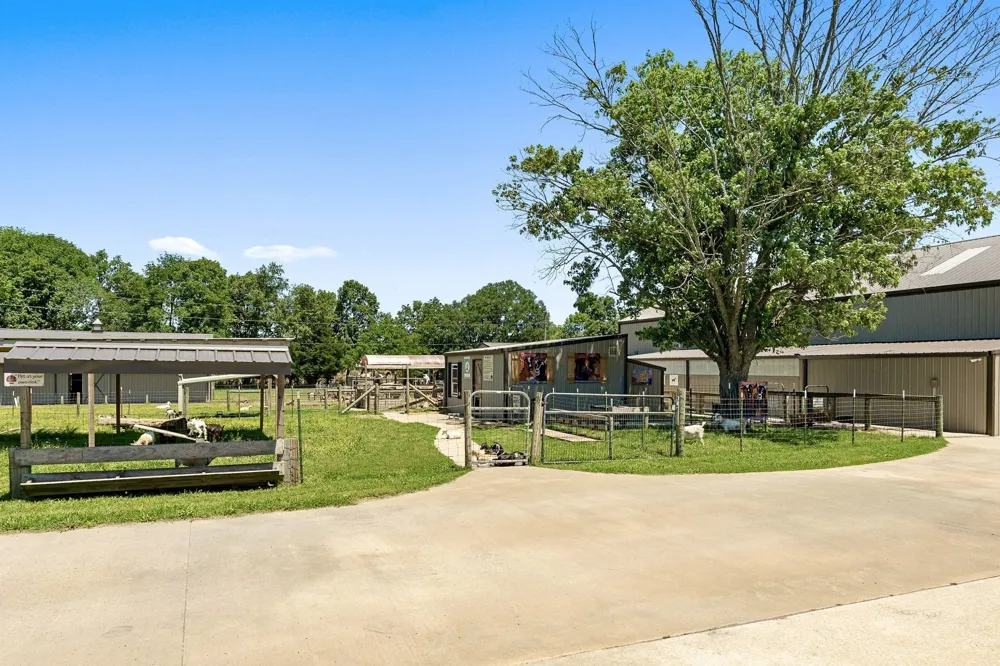 285 Harmony Ln Smithville, TN 37166