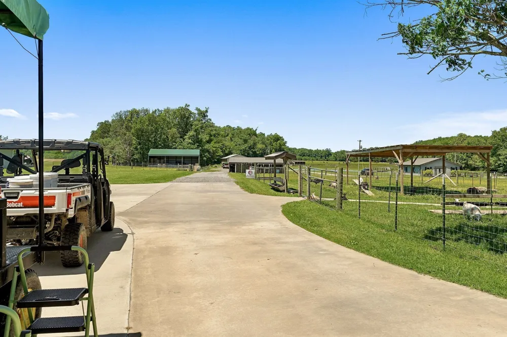 285 Harmony Ln Smithville, TN 37166