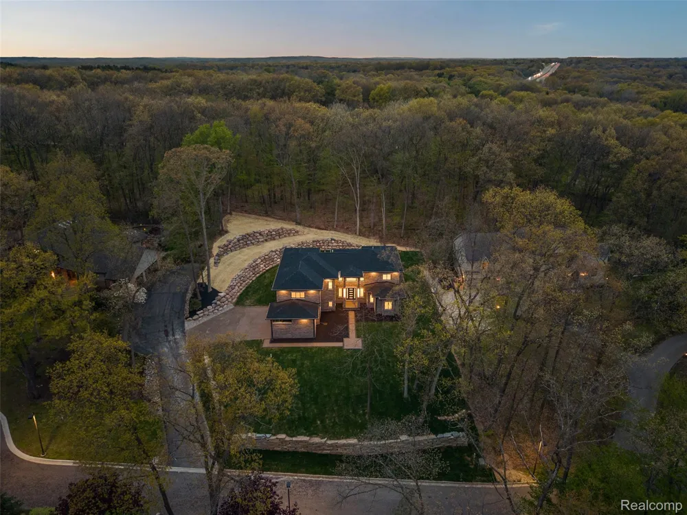 6675 College Park Drive Springfield Charter Township, MI 48346