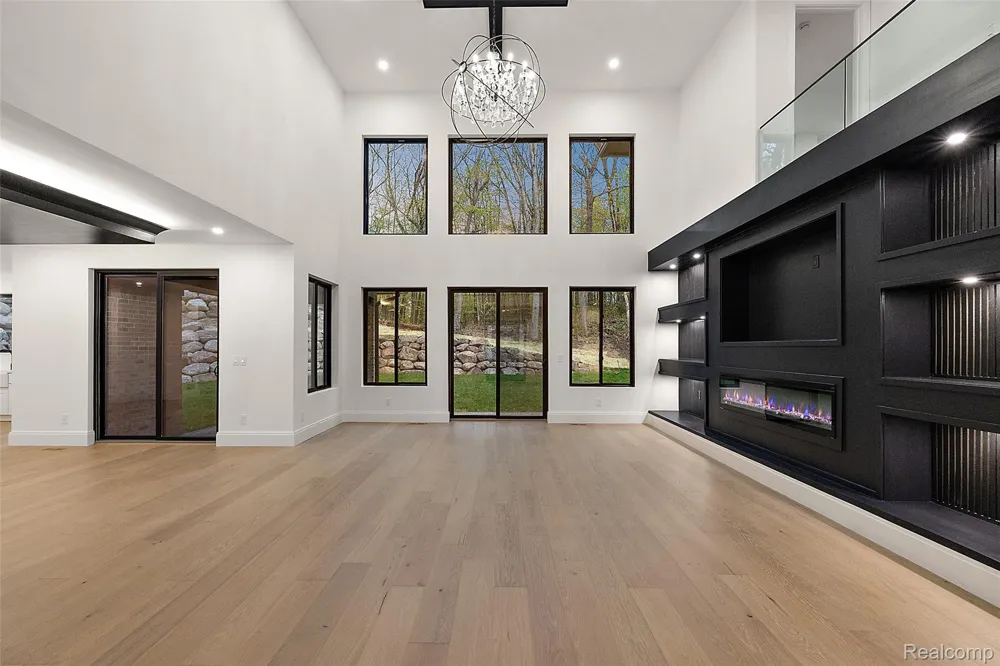 6675 College Park Drive Springfield Charter Township, MI 48346