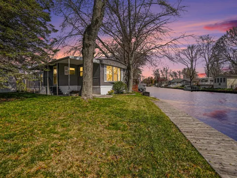 2748 S Tamarac Drive