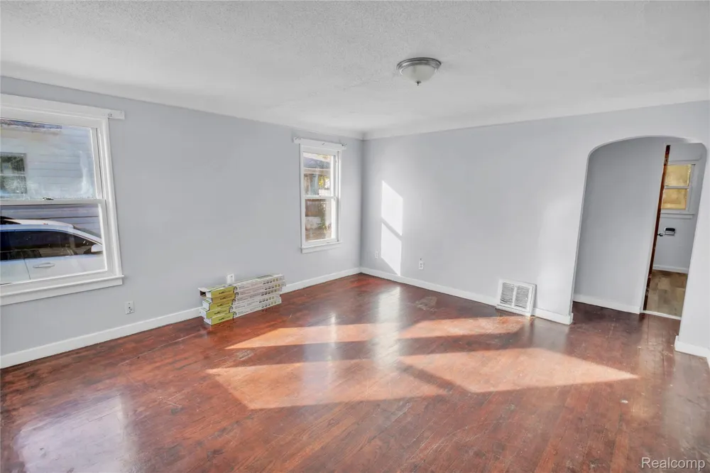 1916 Wood Street Saginaw City, MI 48602