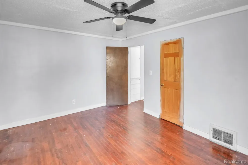 1916 Wood Street Saginaw City, MI 48602
