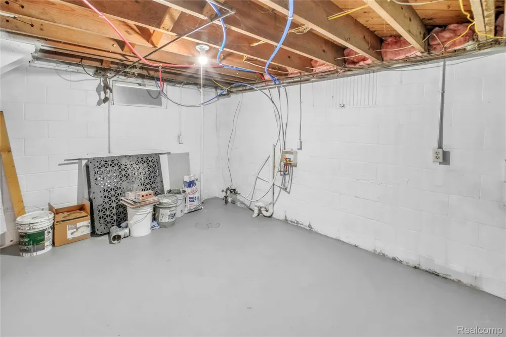 1916 Wood Street Saginaw City, MI 48602