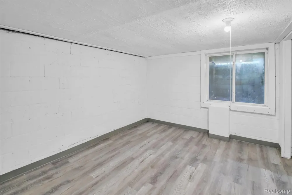 1916 Wood Street Saginaw City, MI 48602