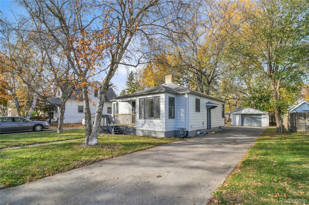 1916 Wood Street Saginaw City, MI 48602