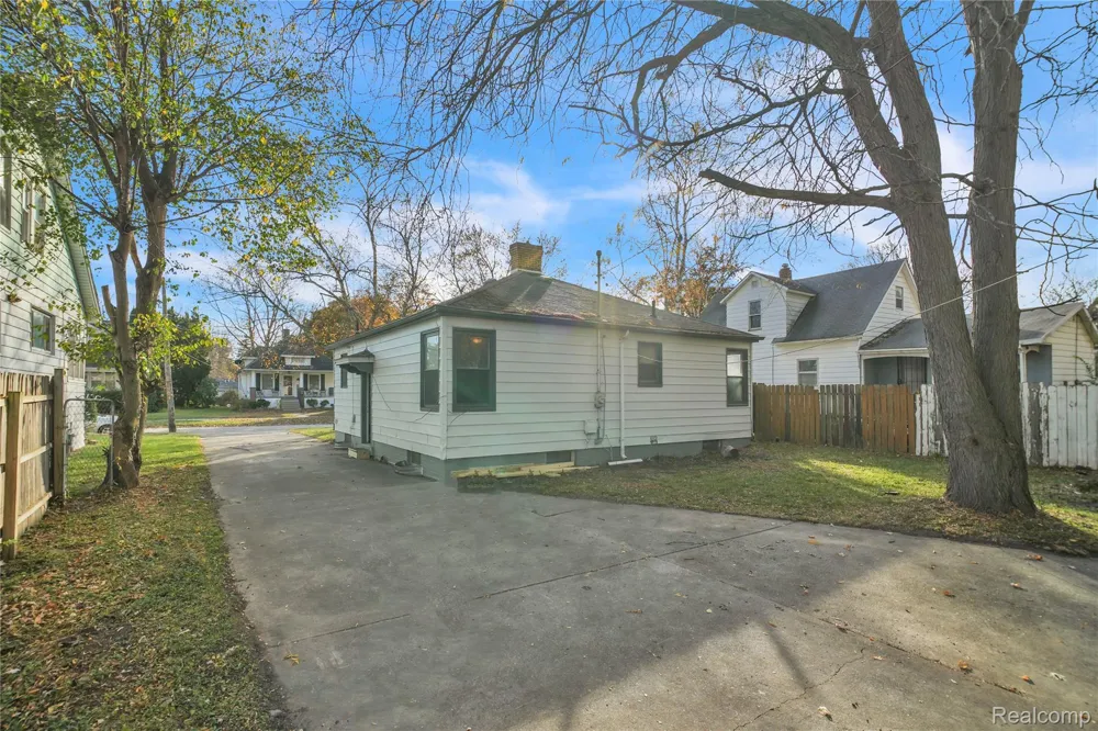 1916 Wood Street Saginaw City, MI 48602