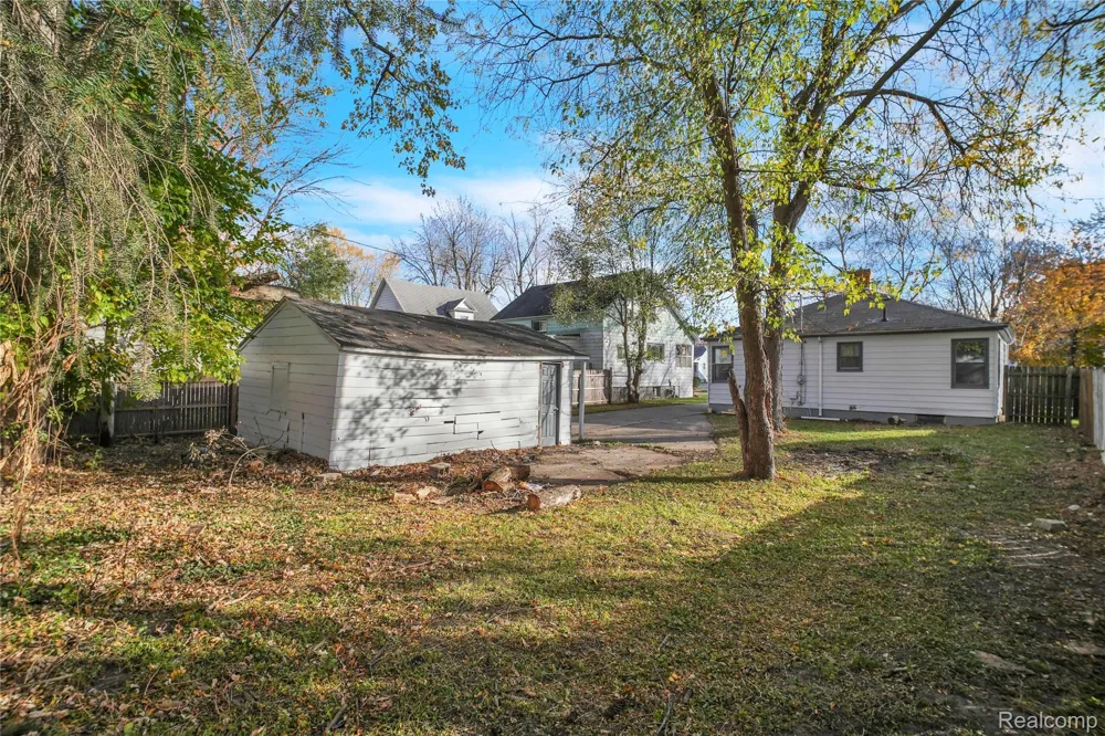 1916 Wood Street Saginaw City, MI 48602