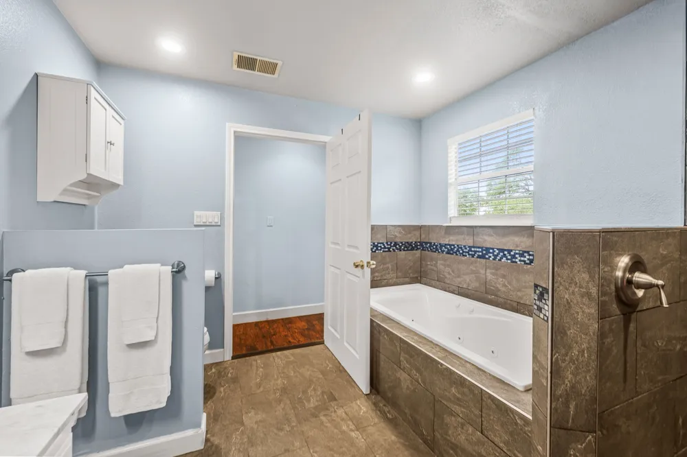 2110 Spring Valley Drive Dripping Springs, TX 78620