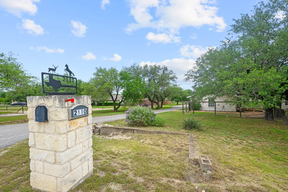 2110 Spring Valley Drive Dripping Springs, TX 78620