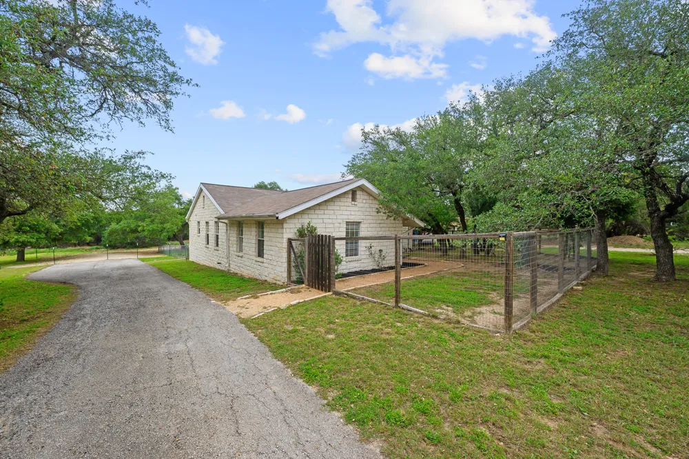 2110 Spring Valley Drive Dripping Springs, TX 78620