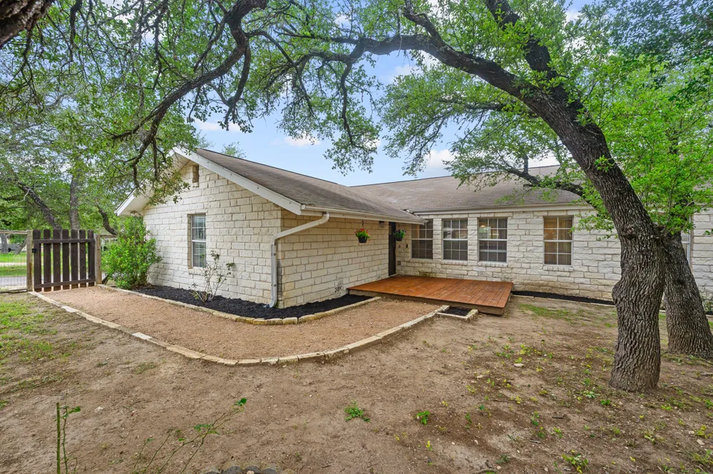 2110 Spring Valley Drive Dripping Springs, TX 78620