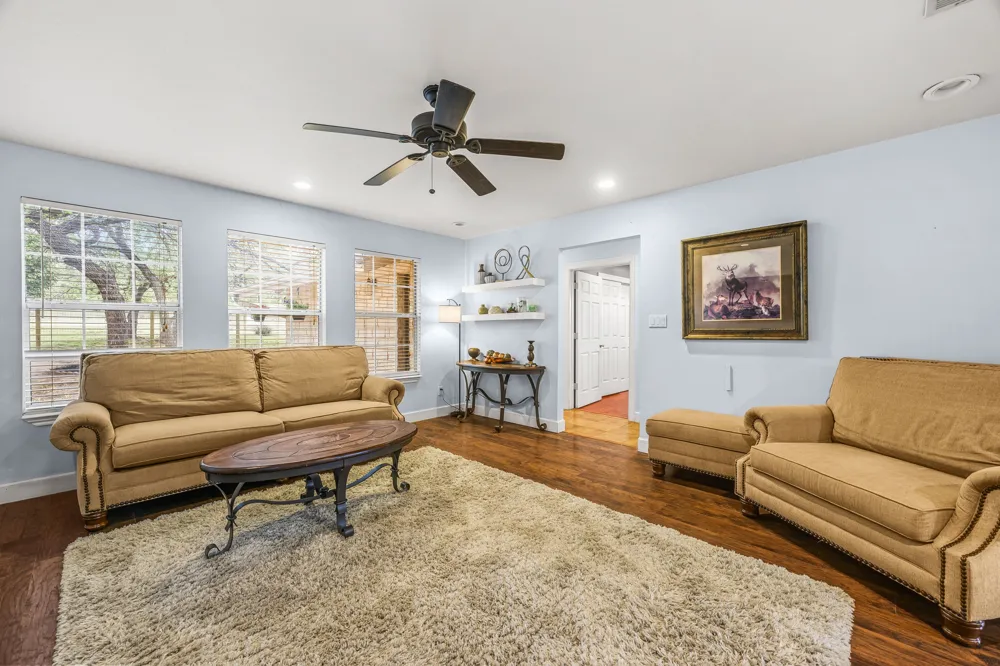 2110 Spring Valley Drive Dripping Springs, TX 78620