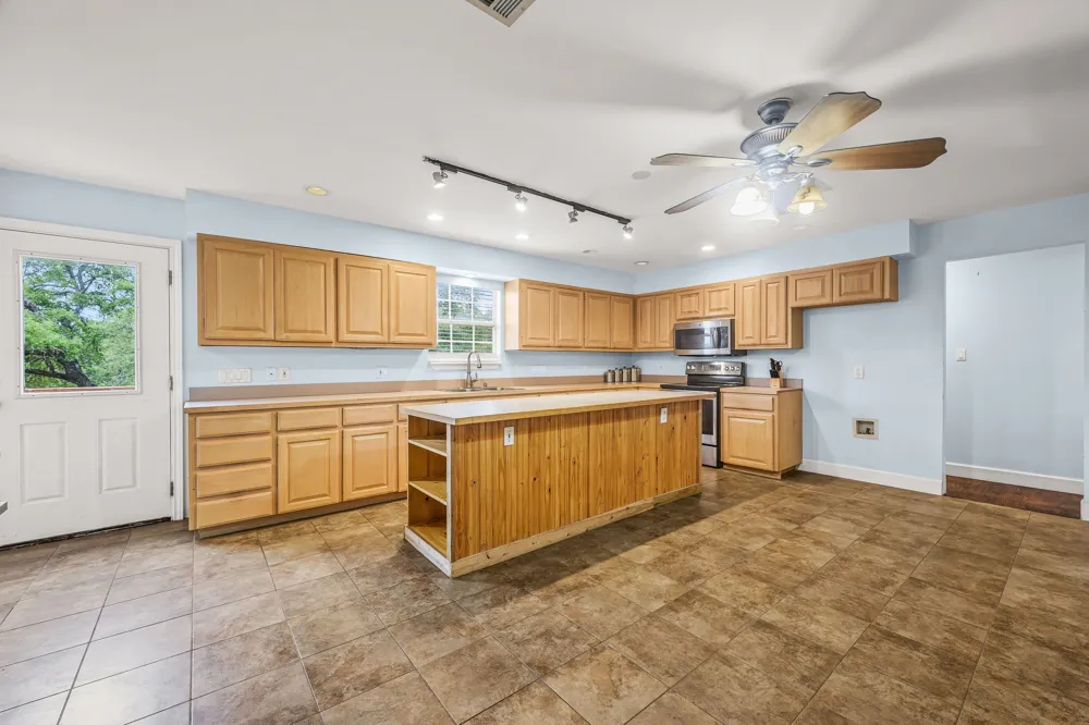 2110 Spring Valley Drive Dripping Springs, TX 78620