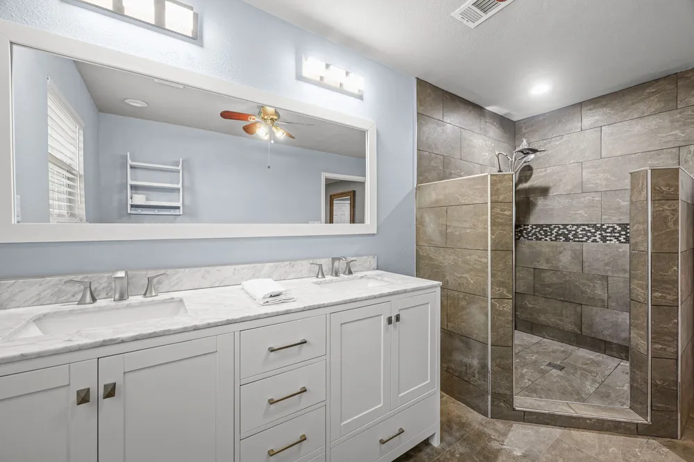 2110 Spring Valley Drive Dripping Springs, TX 78620