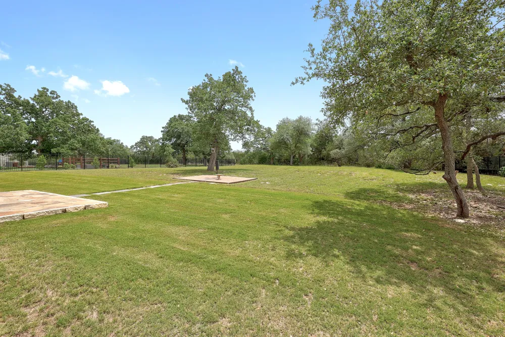 2285 Nature View Loop Driftwood, TX 78619