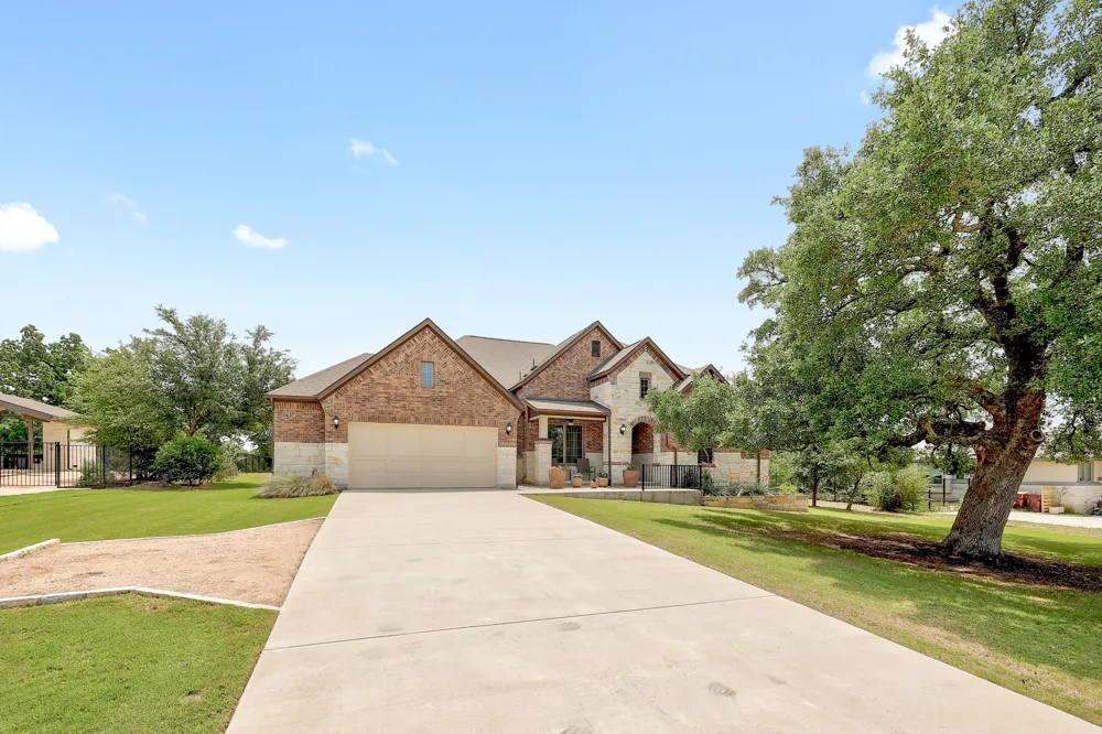 2285 Nature View Loop Driftwood, TX 78619