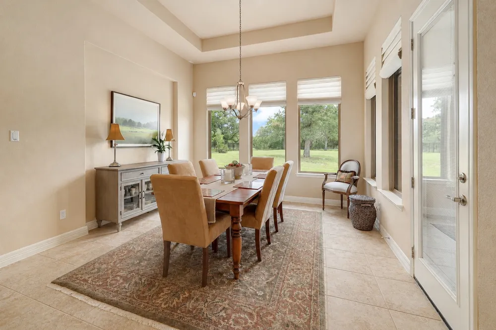 2285 Nature View Loop Driftwood, TX 78619