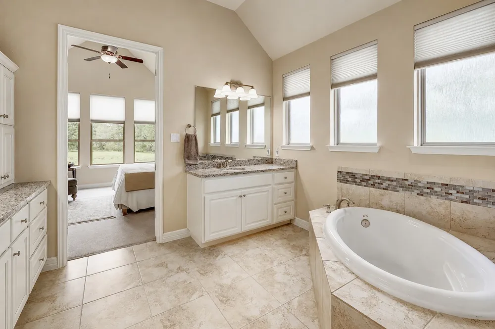 2285 Nature View Loop Driftwood, TX 78619