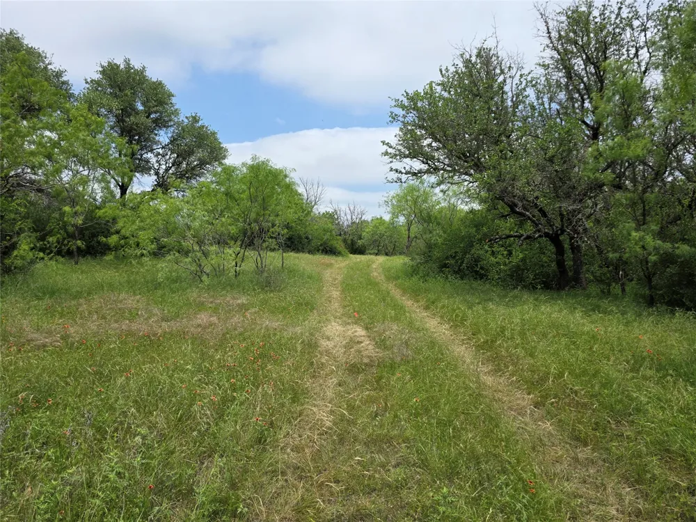 601 County Road 136 Comanche, TX 76442