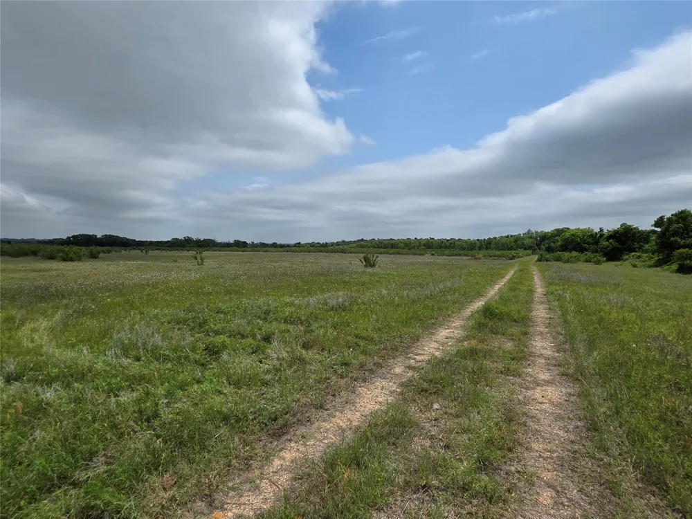 601 County Road 136 Comanche, TX 76442