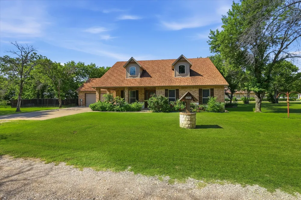 108 S Walnut Street Roanoke, TX 76262
