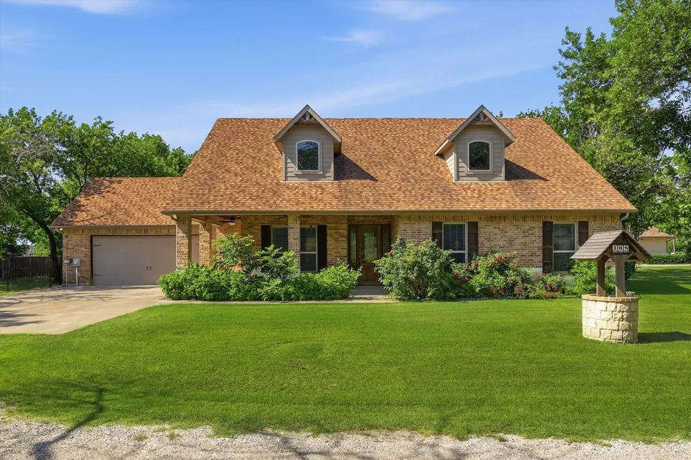 108 S Walnut Street Roanoke, TX 76262