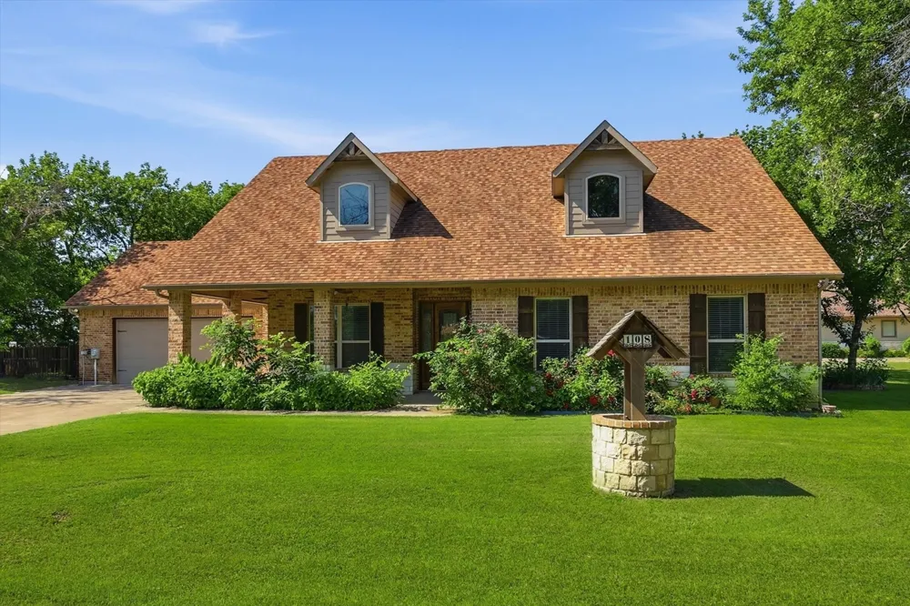 108 S Walnut Street Roanoke, TX 76262